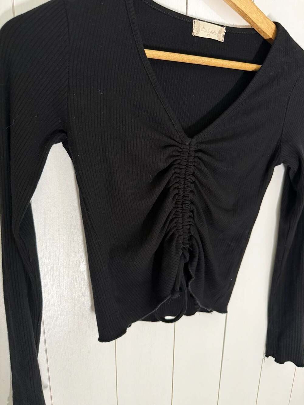 Altar'd State Ruched Crop Top Size XS Black Long Sleeve V-Neck
